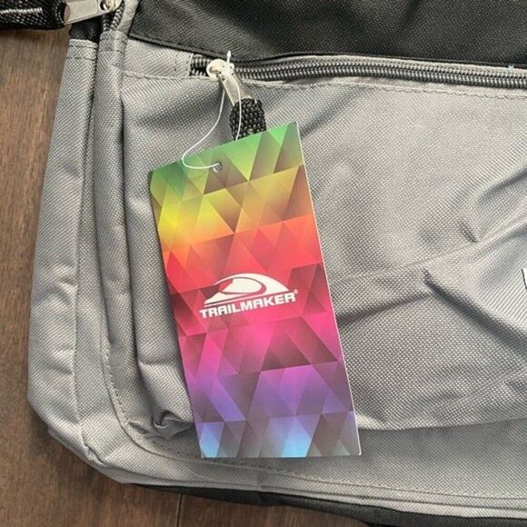 Trailmaker 17” Black and Gray Kids Backpack NWT - Picture 2 of 4